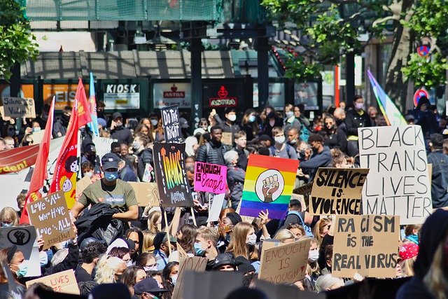 Conflictos políticos manipulados